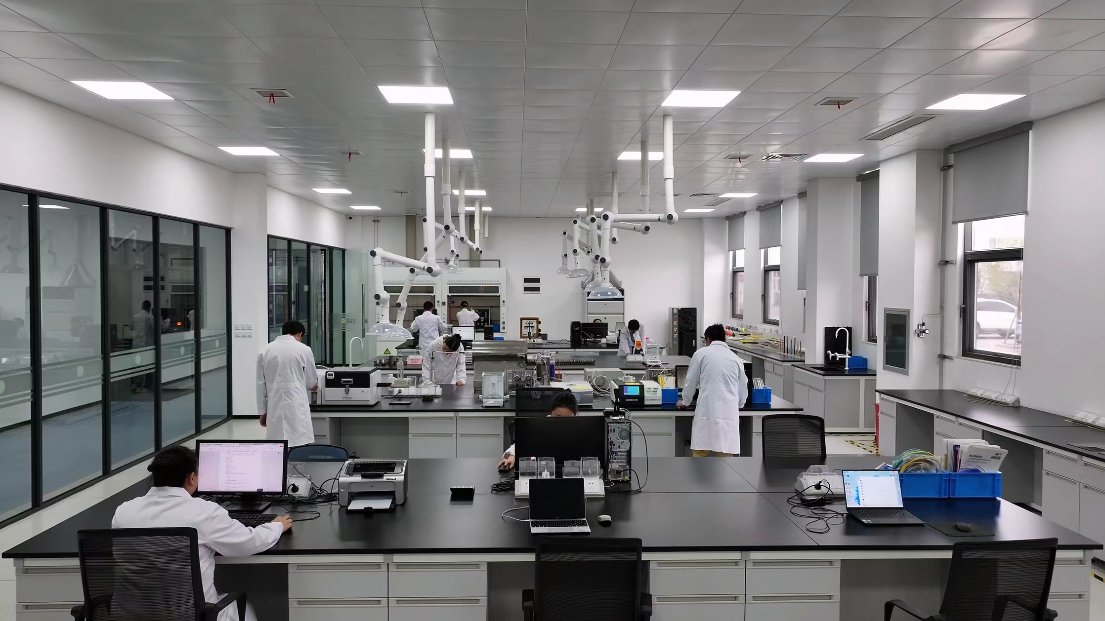 研发实验室照片.jpg